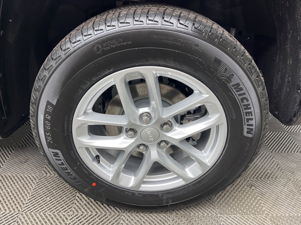 New 2025 Jeep Grand Cherokee Laredo X Sport Utility