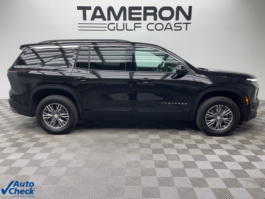 Used 2025 Chevrolet Traverse LT SUV