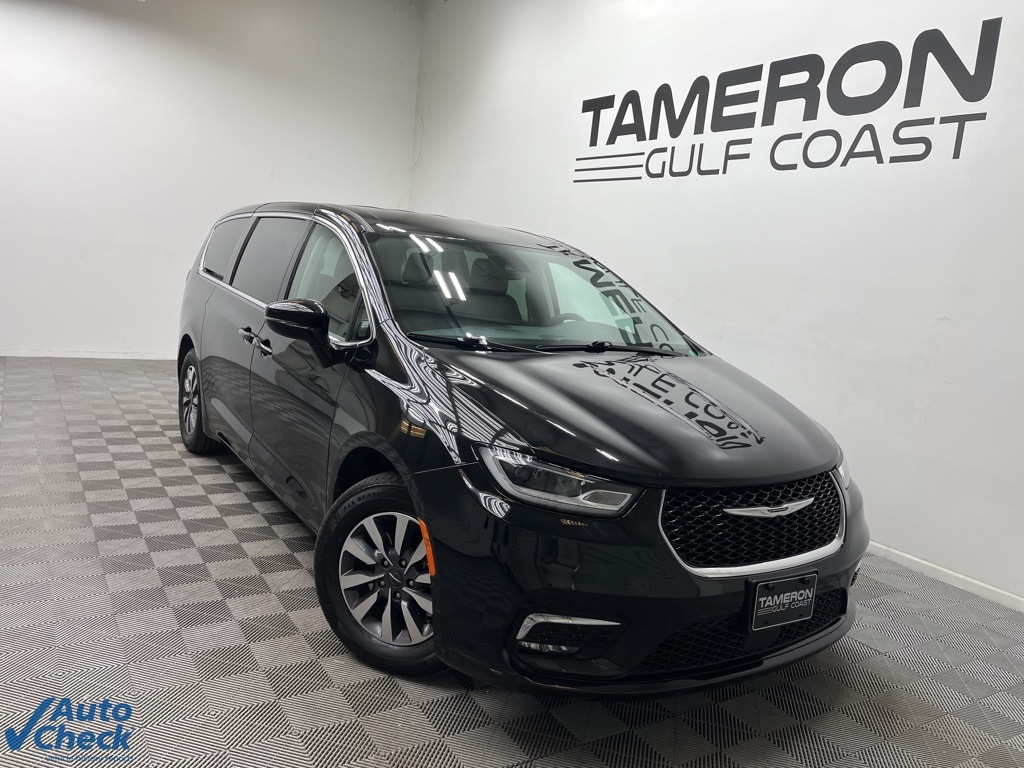 2024 Chrysler Pacifica PHEV Select's photo