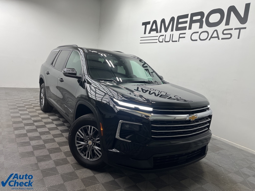 Used 2025 Chevrolet Traverse LT SUV