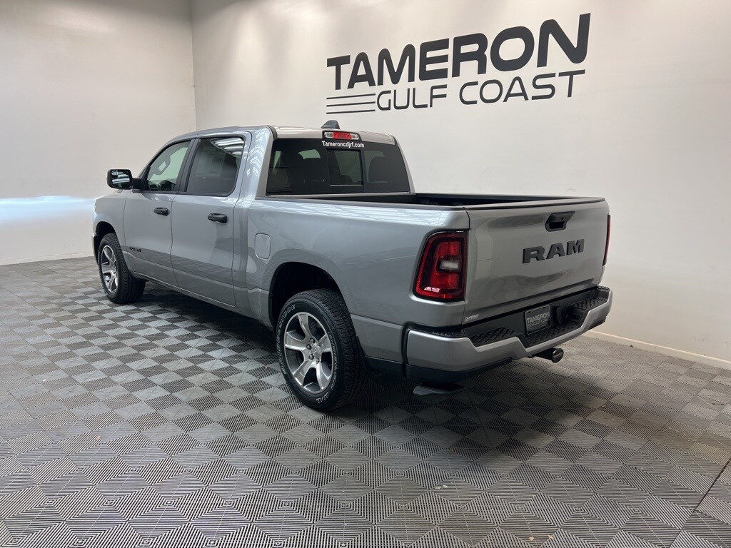 2025 Ram 1500 Tradesman photo 3