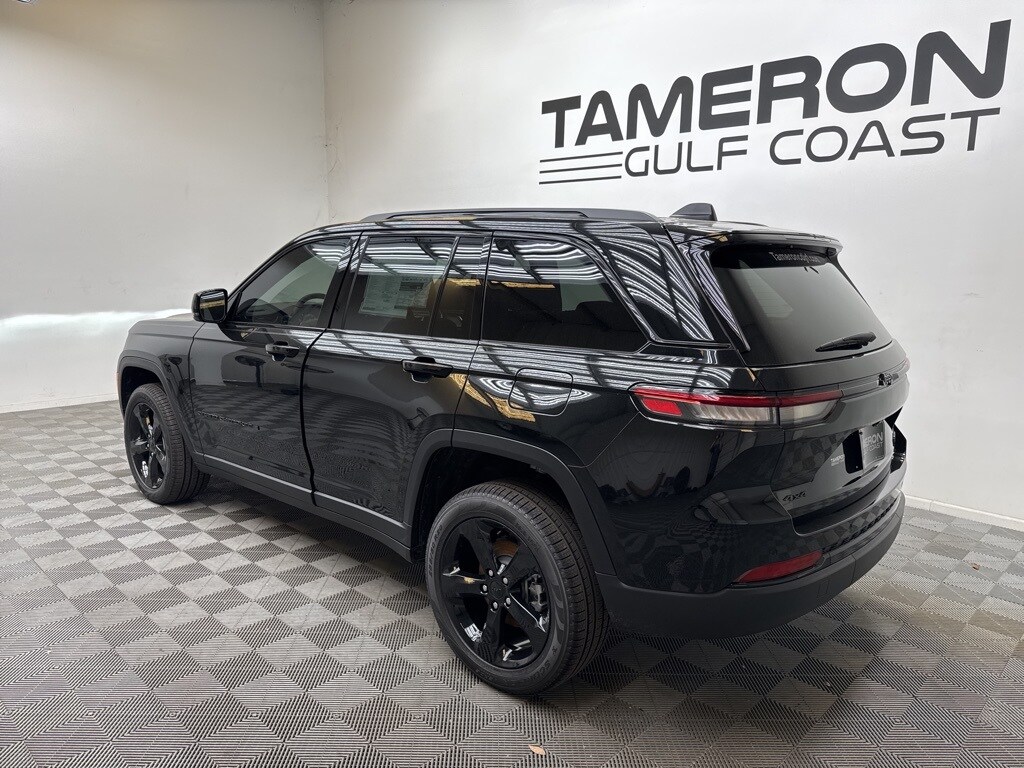 2025 Jeep Grand Cherokee Limited photo 3