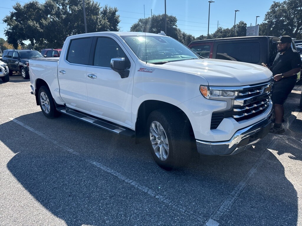 2023 Chevrolet Silverado 1500 LTZ photo 2