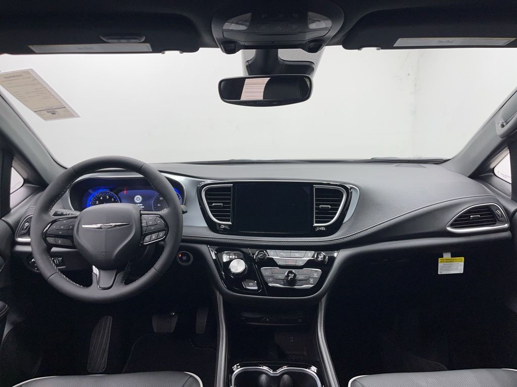 2026 Chrysler Pacifica Limited - Photo 8