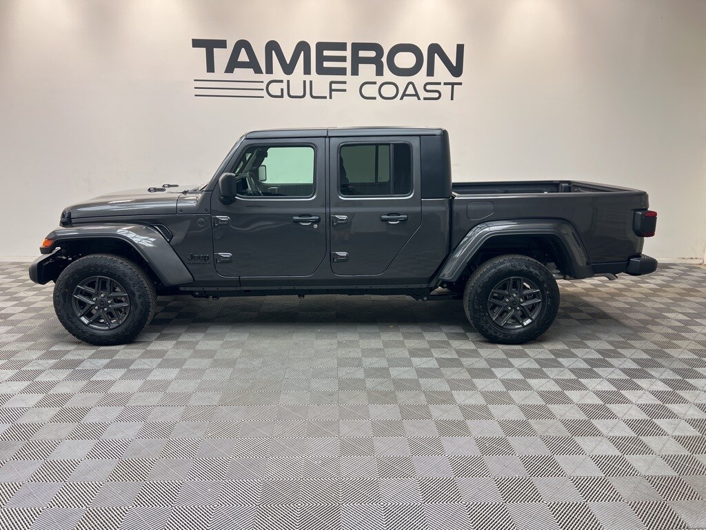 2025 Jeep Gladiator Sport S photo 2