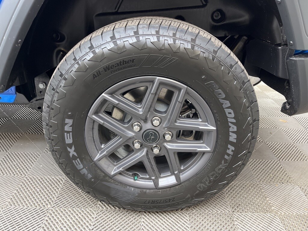 2025 Jeep Wrangler Sport photo 4