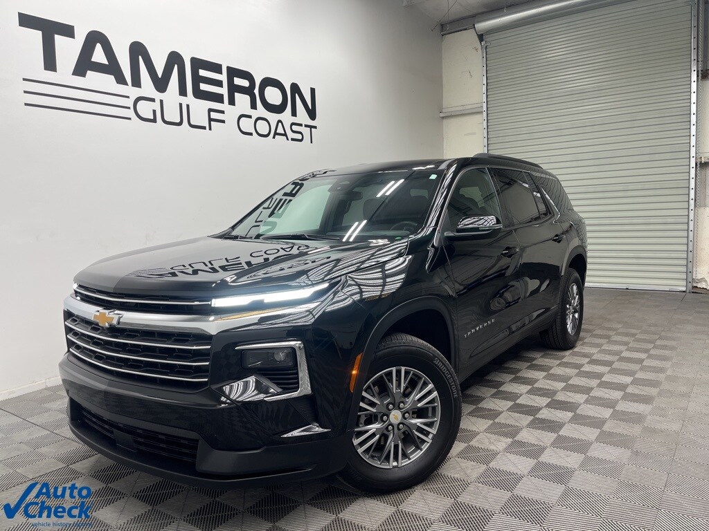 Used 2025 Chevrolet Traverse LT SUV