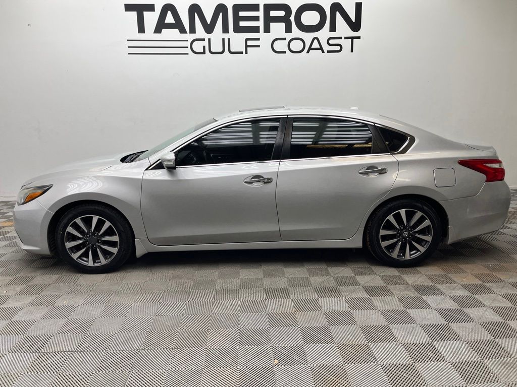 Used 2017 Nissan Altima SL with VIN 1N4AL3AP8HC487828 for sale in Daphne, AL
