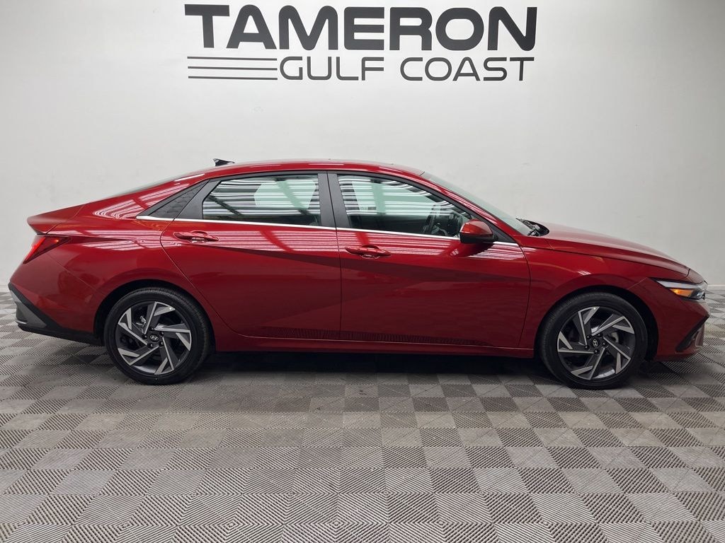 Used 2025 Hyundai Elantra SEL Convenience Sedan