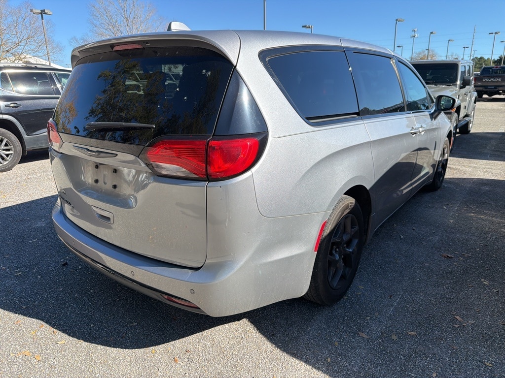Used 2019 Chrysler Pacifica Touring Plus Minivan/Van