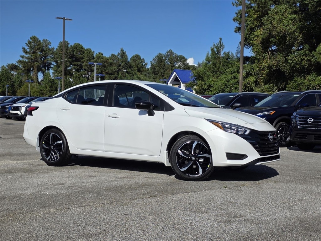 New 2025 Nissan Versa 1.6 SR Sedan