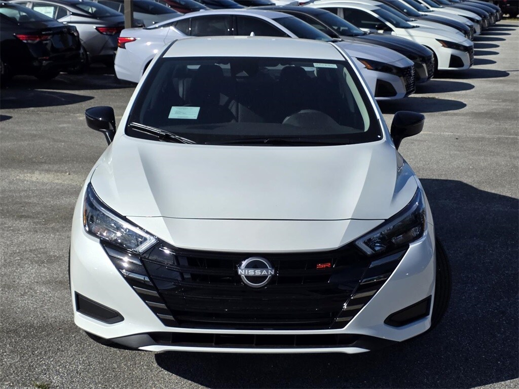 New 2025 Nissan Versa 1.6 SR Sedan
