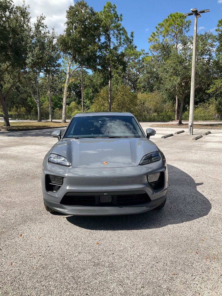 2025 Porsche Macan Electric photo 2