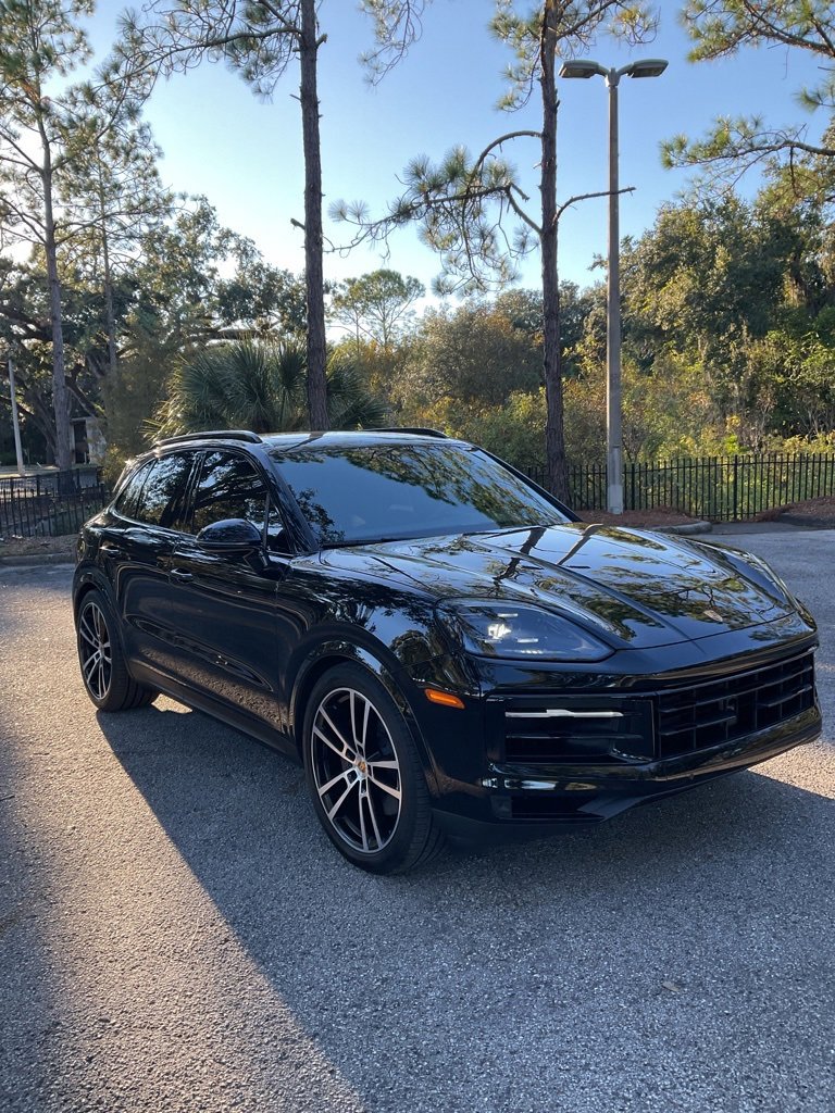 2024 Porsche Cayenne photo 3