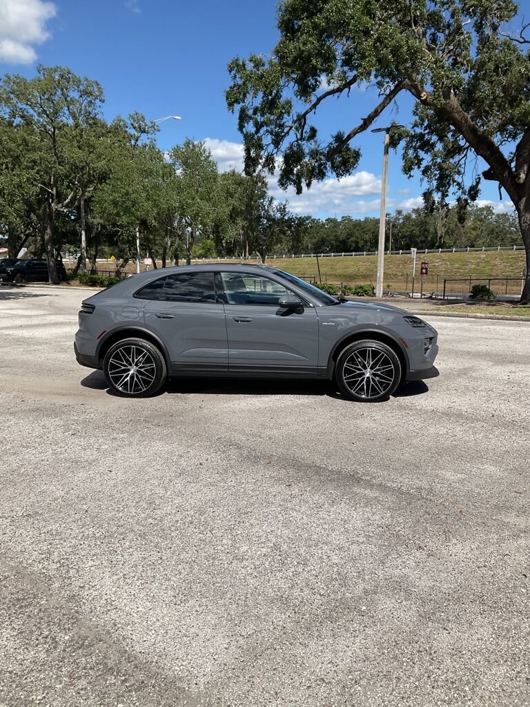 2025 Porsche Macan Electric photo 4