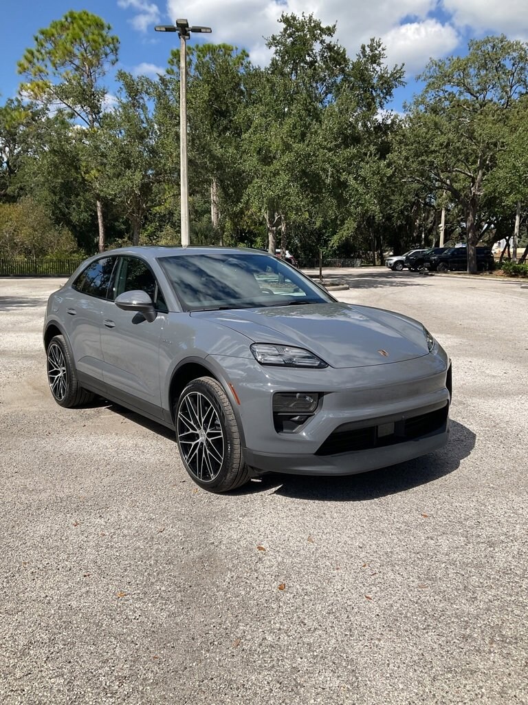 2025 Porsche Macan Electric photo 3