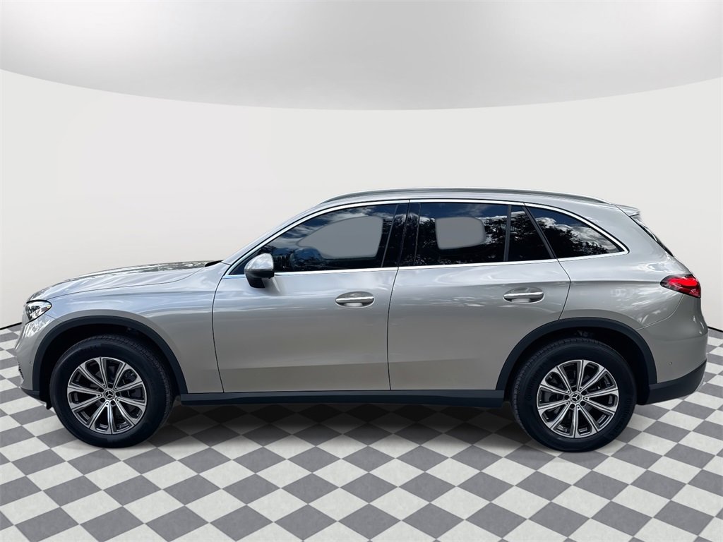 2024 Mercedes Benz GLC 300 photo 2