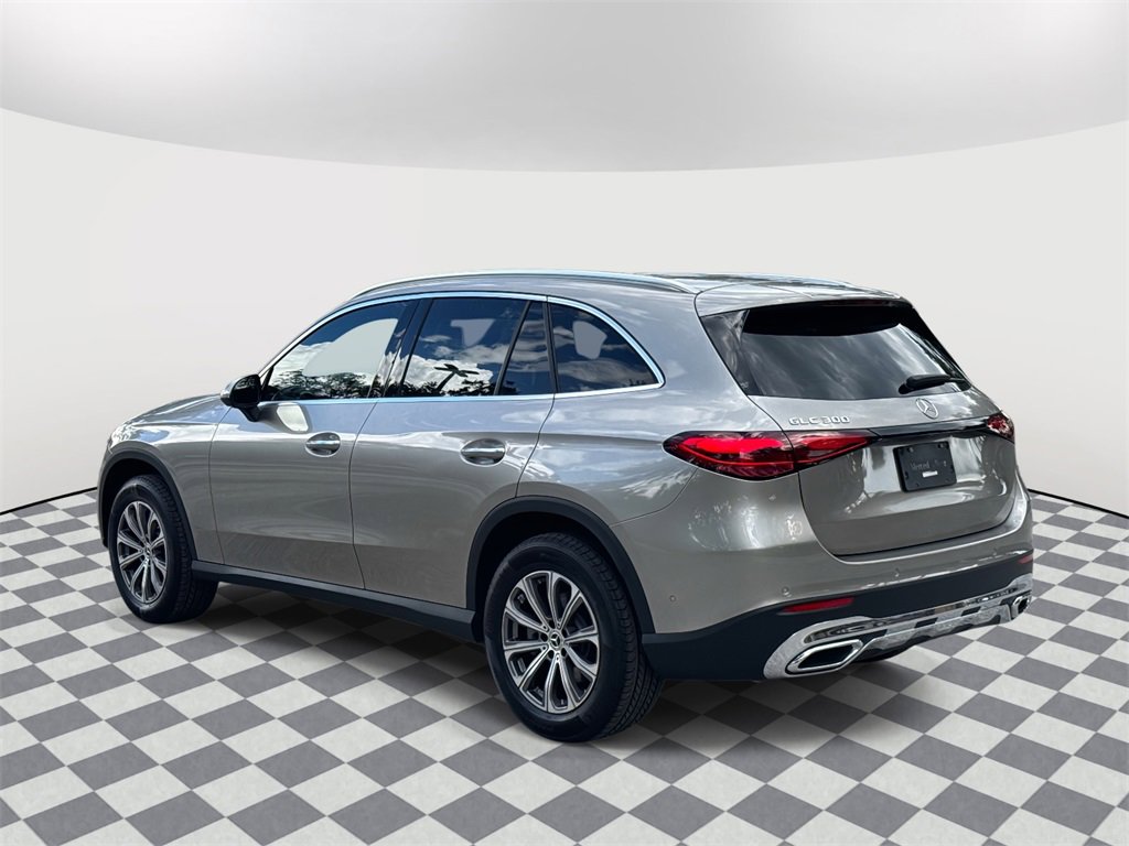 2024 Mercedes Benz GLC 300 photo 3