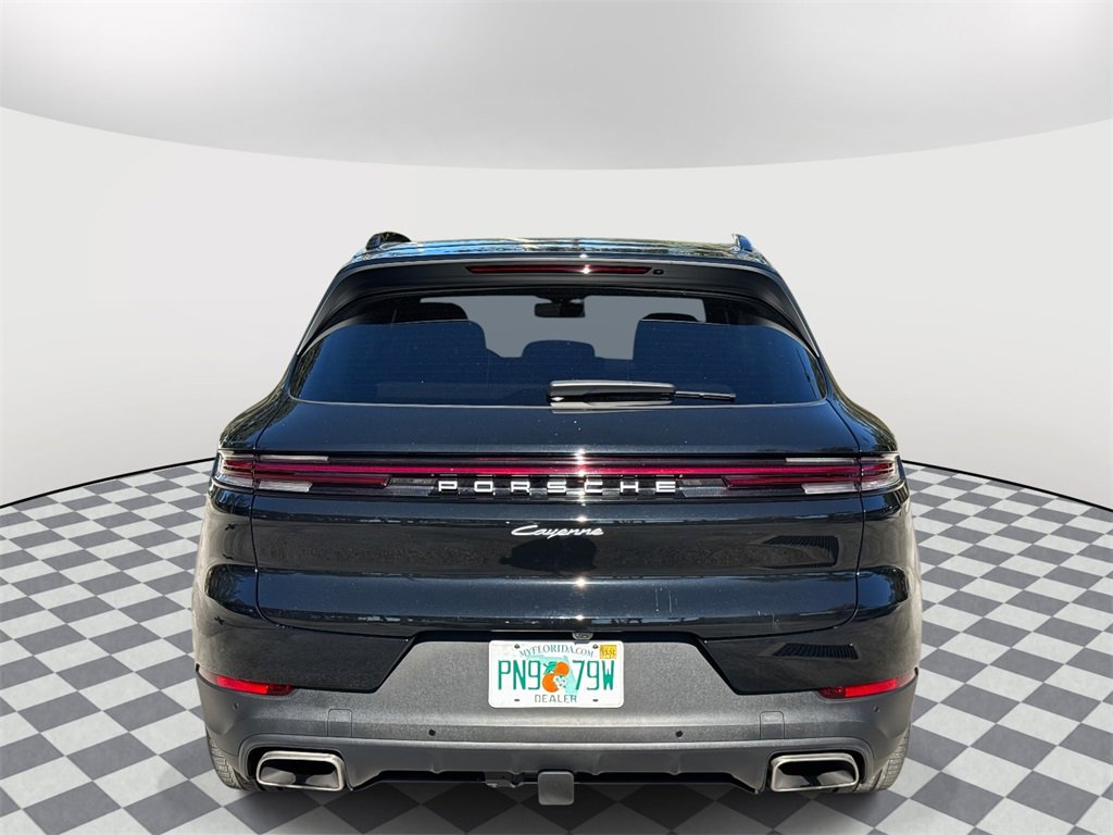 2024 Porsche Cayenne photo 4