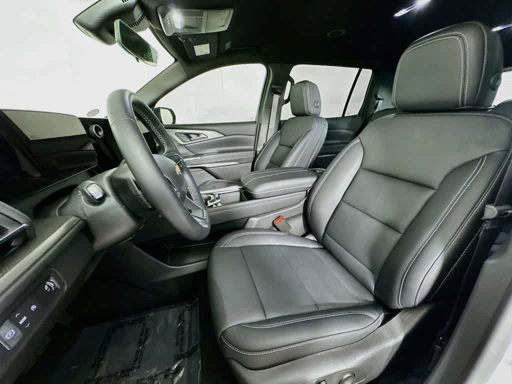 Thumbnail: 2025 Chevrolet Traverse - 12