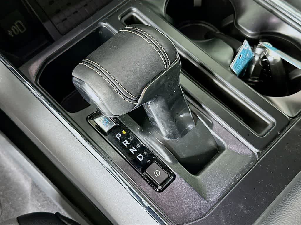2025 Ford F-150 Lightning Lariat 17