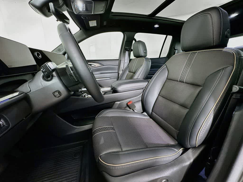 Thumbnail: 2026 Chevrolet Traverse - 12