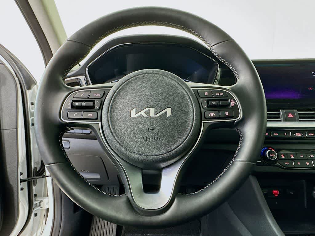Thumbnail: 2022 Kia Niro - 15