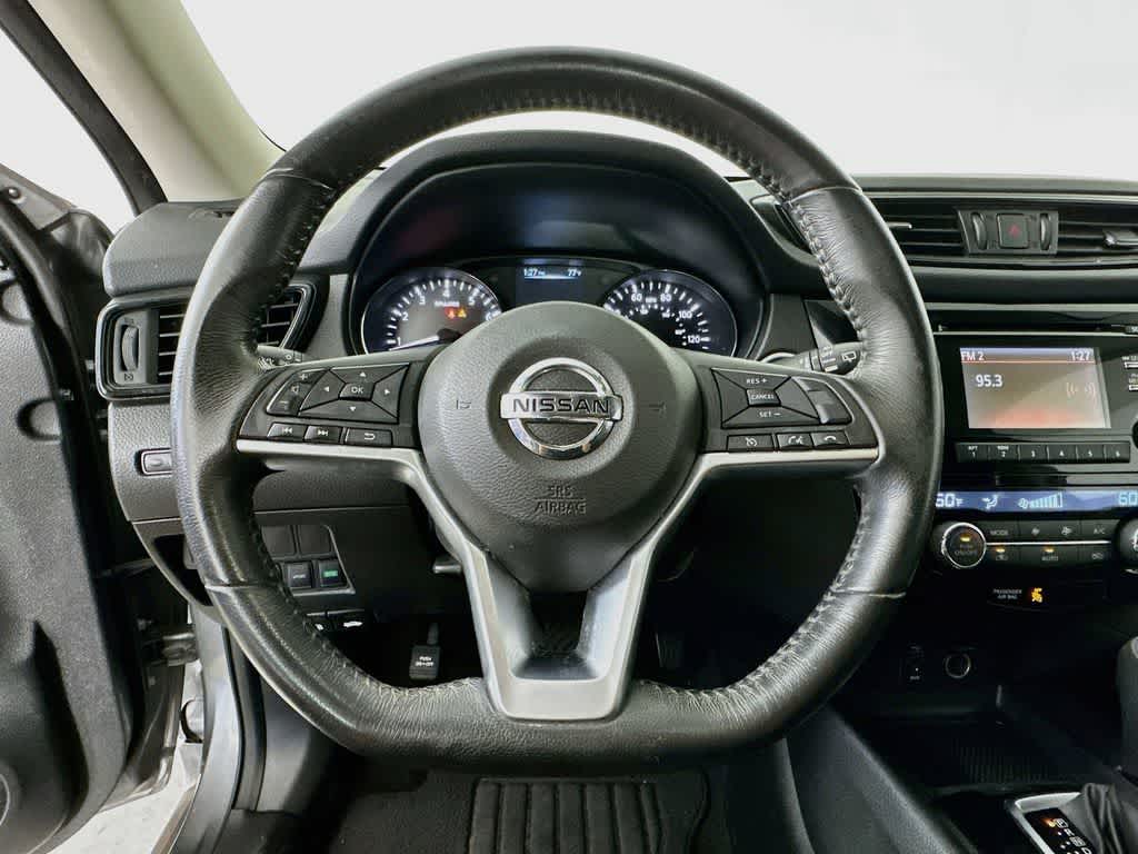 Thumbnail: 2017 Nissan Rogue - 16