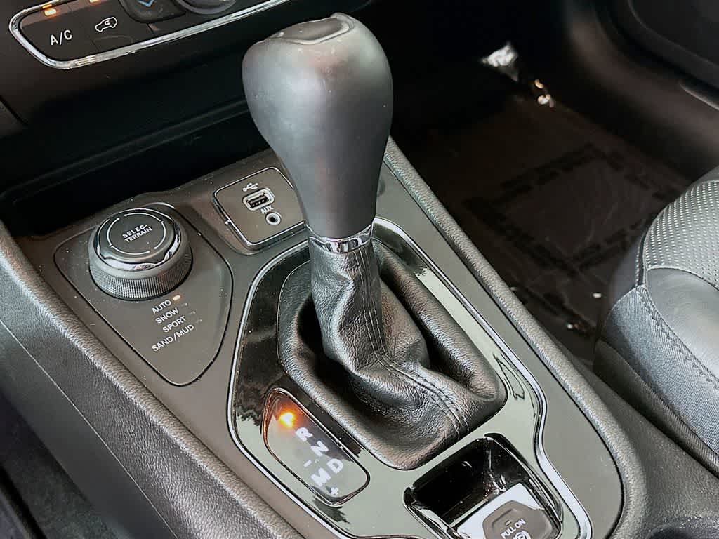 Thumbnail: 2019 Jeep Cherokee - 19