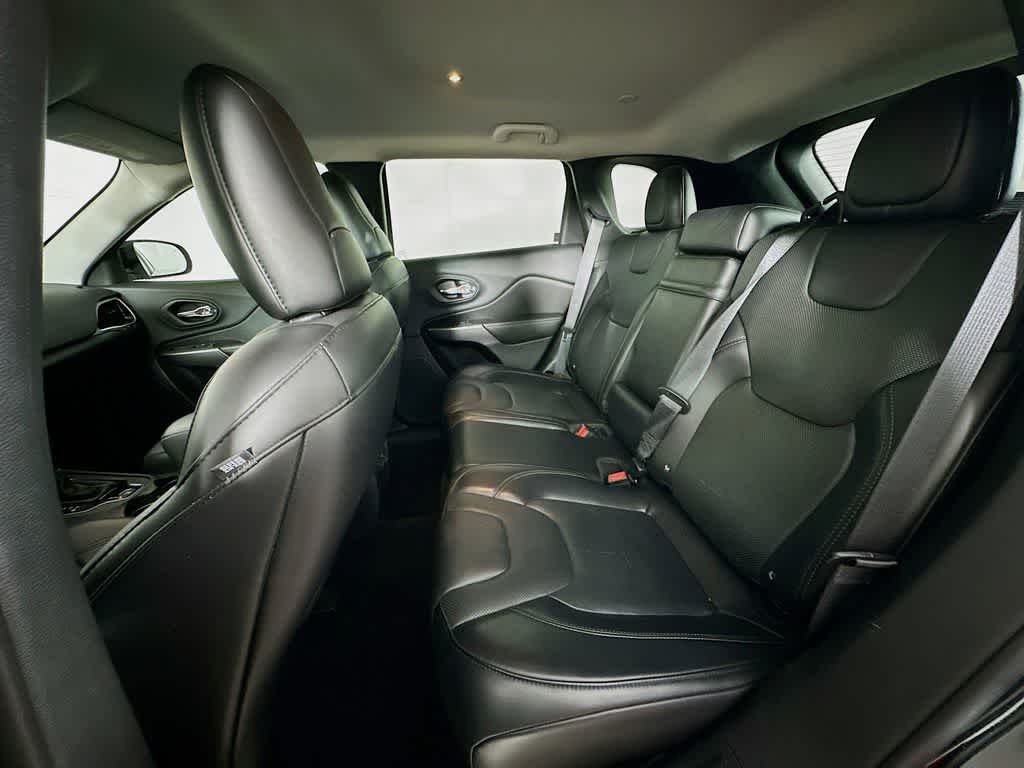Thumbnail: 2019 Jeep Cherokee - 14