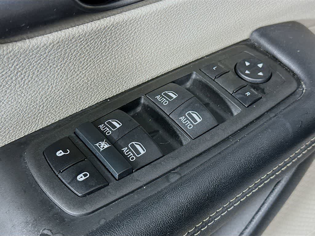 Thumbnail: 2022 Chrysler Pacifica - 29