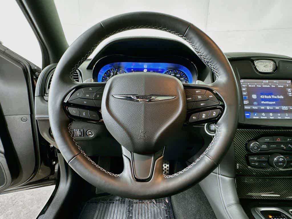 Thumbnail: 2023 Chrysler 300 - 16
