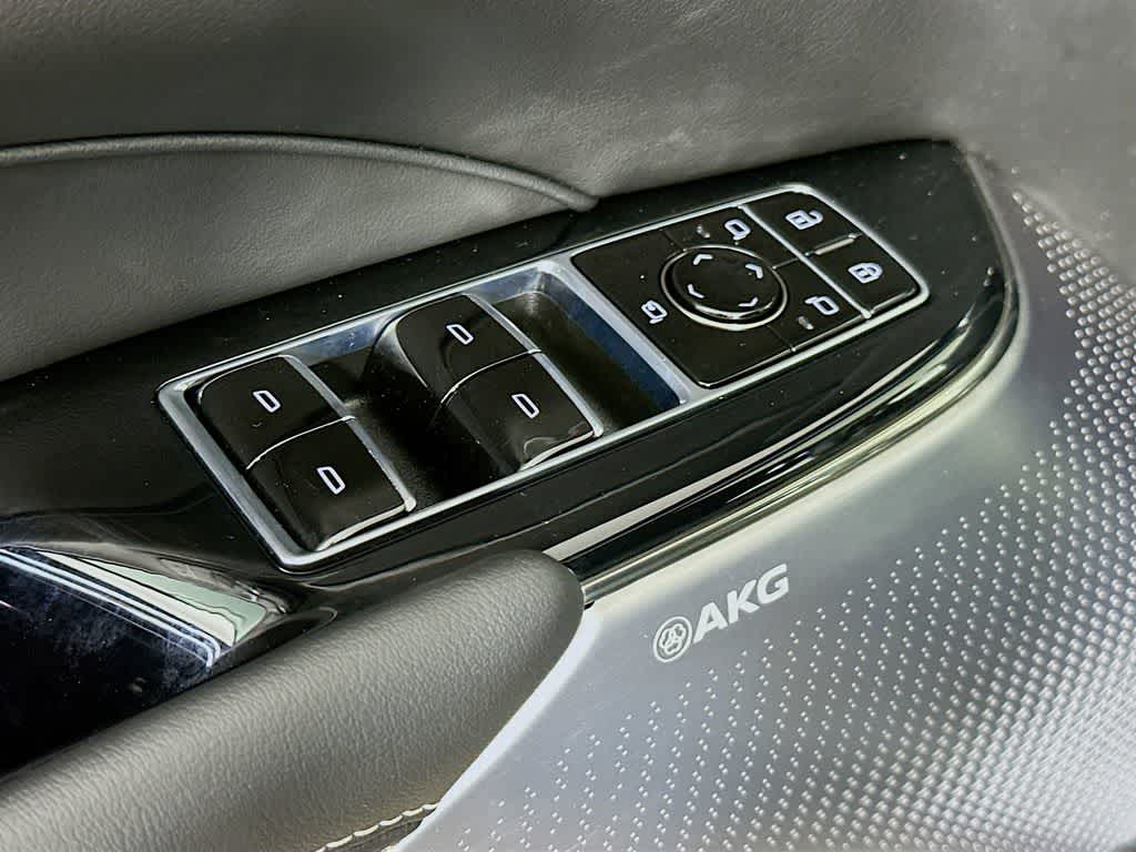 Thumbnail: 2024 Cadillac Lyriq - 28