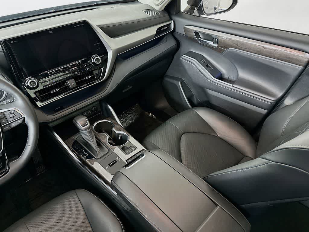 Thumbnail: 2021 Toyota Highlander - 11