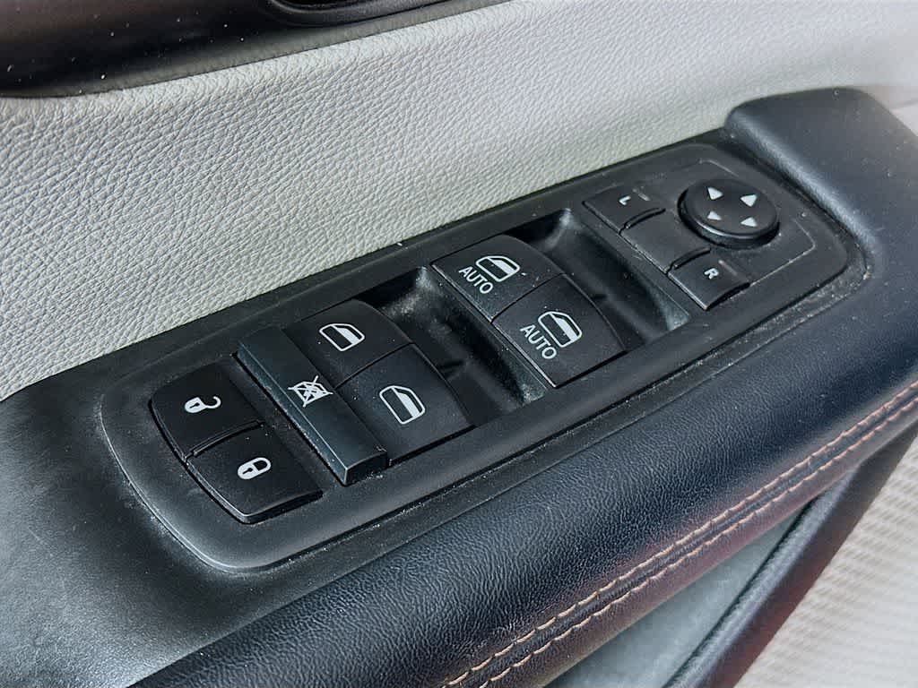Thumbnail: 2020 Chrysler Pacifica - 29