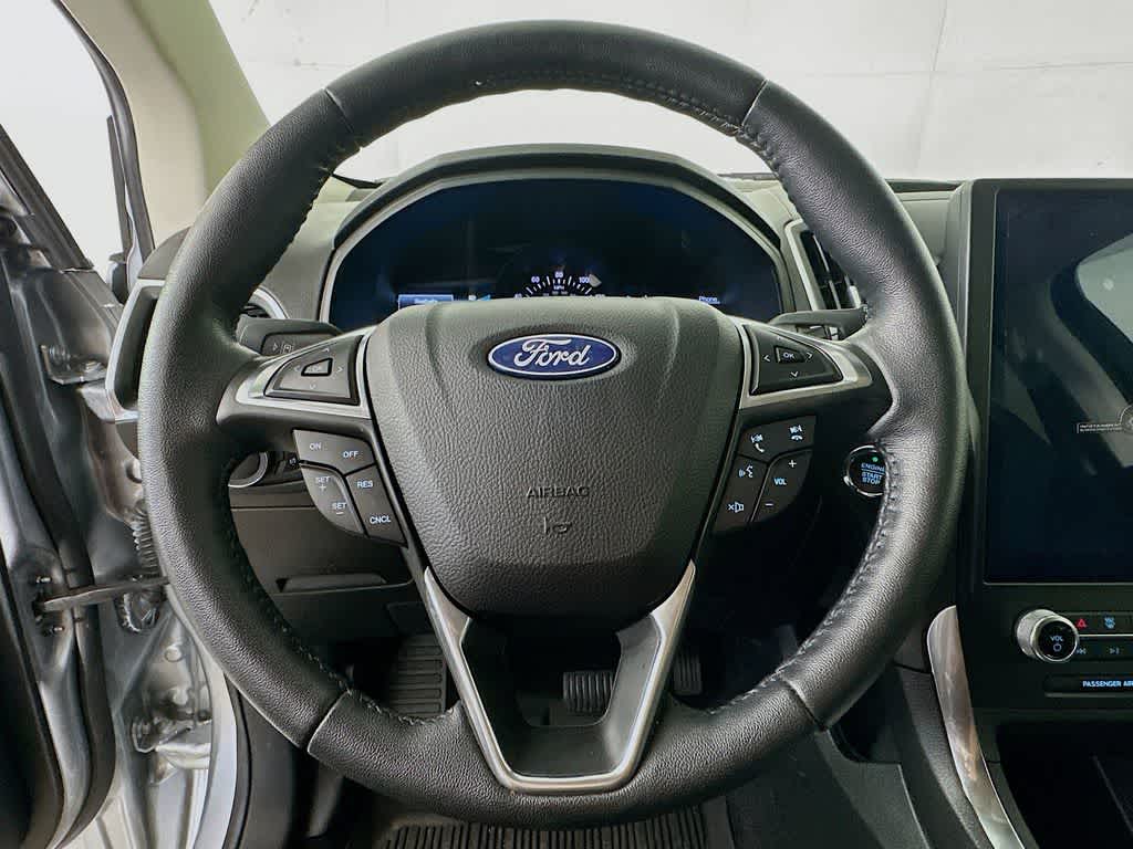 Thumbnail: 2022 Ford Edge - 16