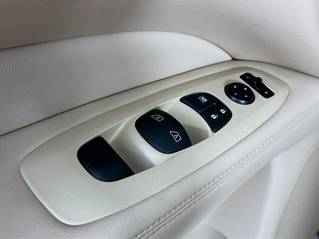 Thumbnail: 2015 Nissan Pathfinder - 29