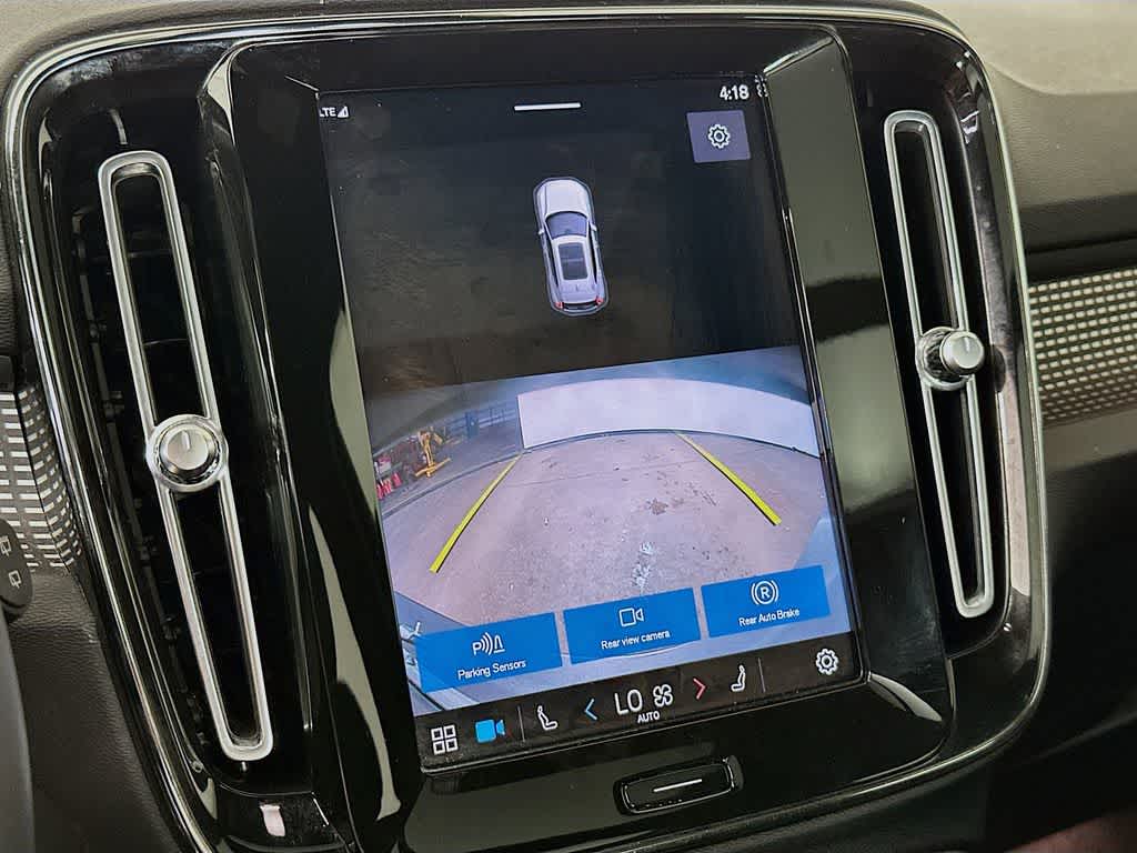 Thumbnail: 2023 Volvo XC40 - 25