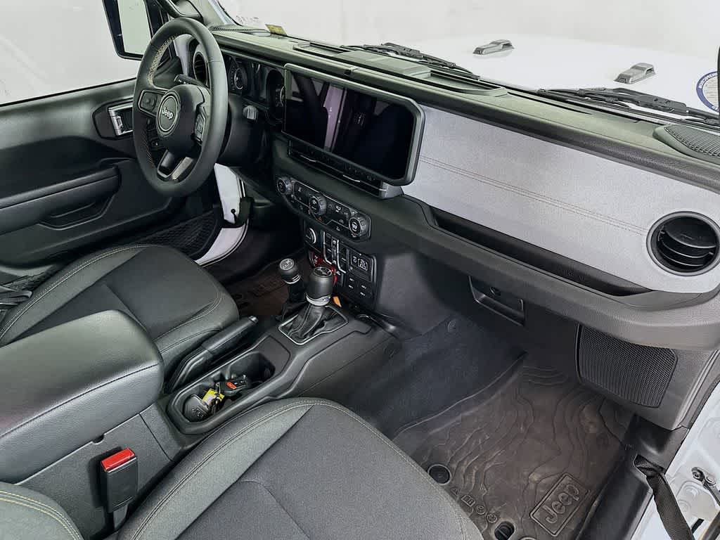 Thumbnail: 2024 Jeep Wrangler - 32