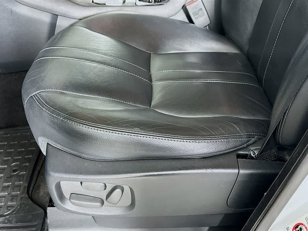 Thumbnail: 2015 Land Rover LR4 - 32