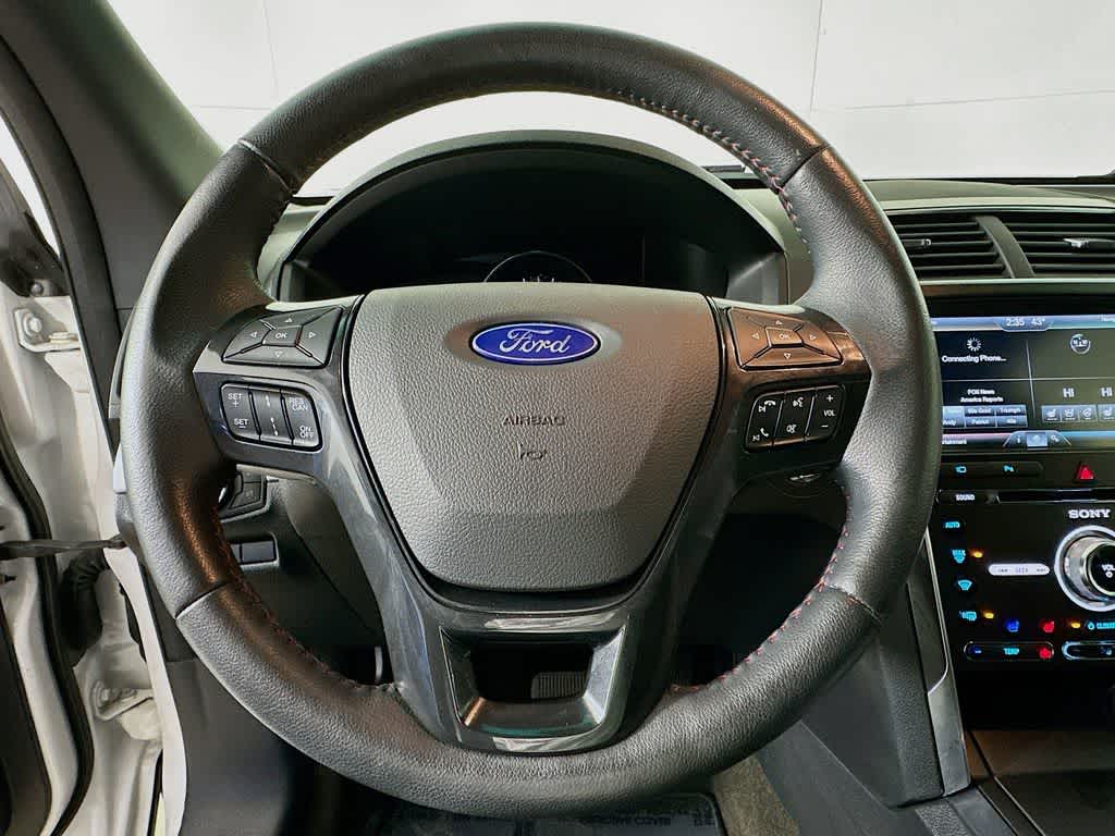 Thumbnail: 2016 Ford Explorer - 16