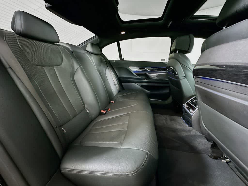 Thumbnail: 2020 BMW 7 Series - 31