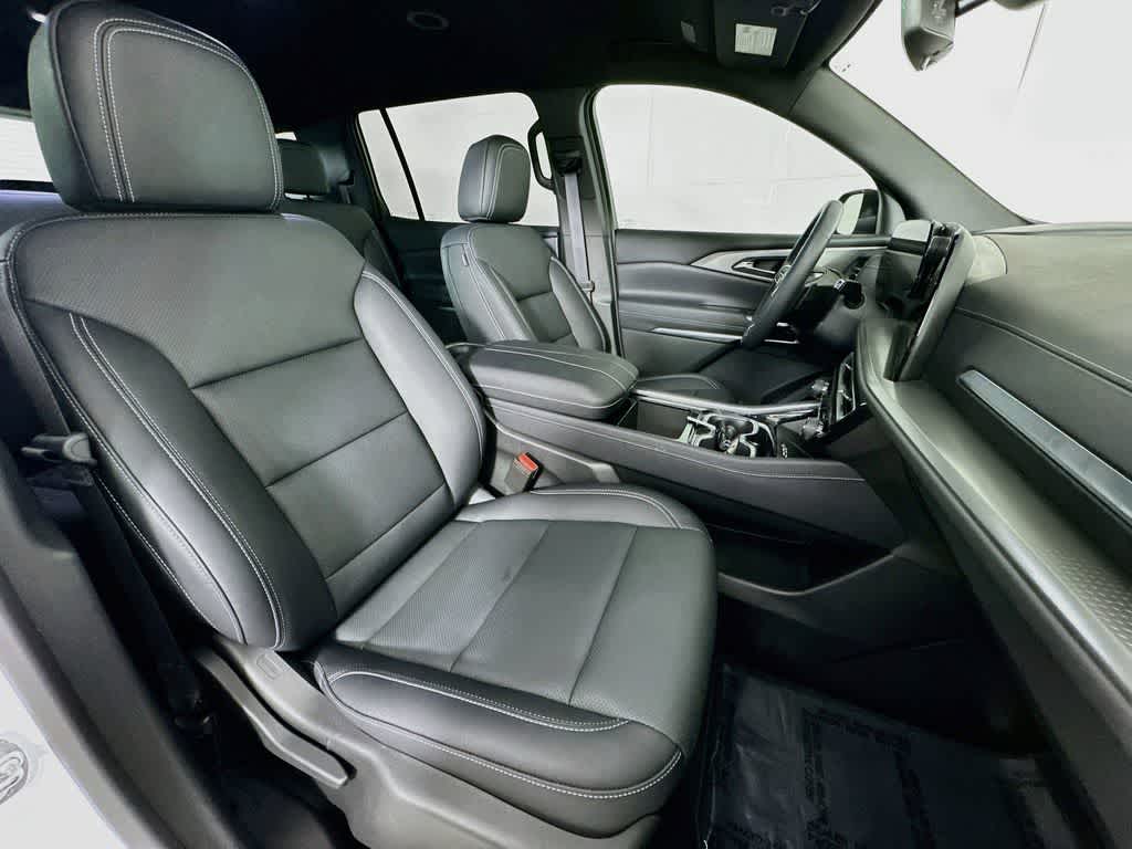 Thumbnail: 2025 Chevrolet Traverse - 15