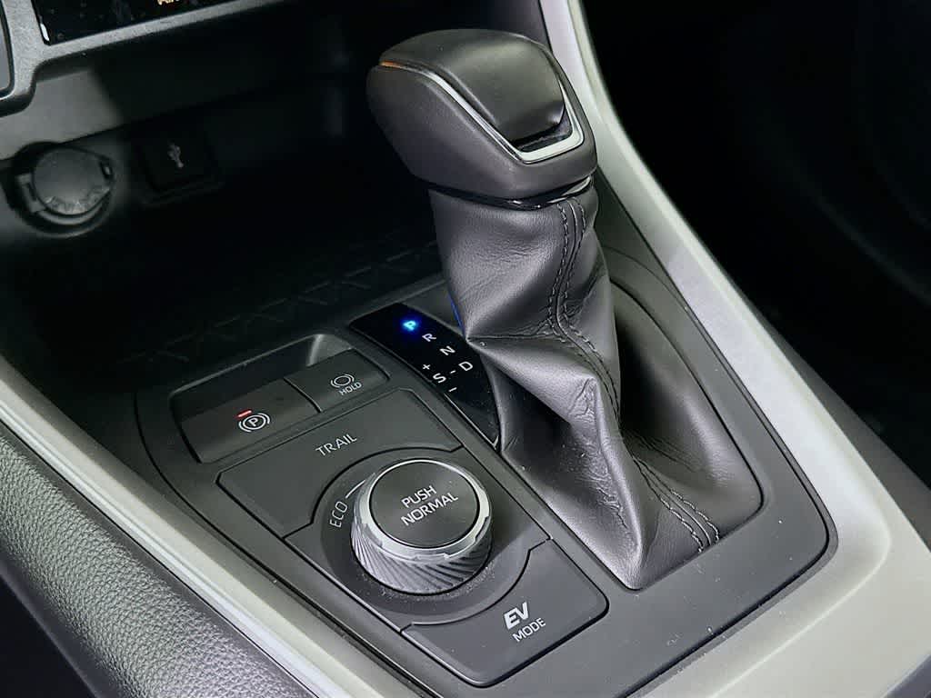 Thumbnail: 2022 Toyota RAV4 - 19