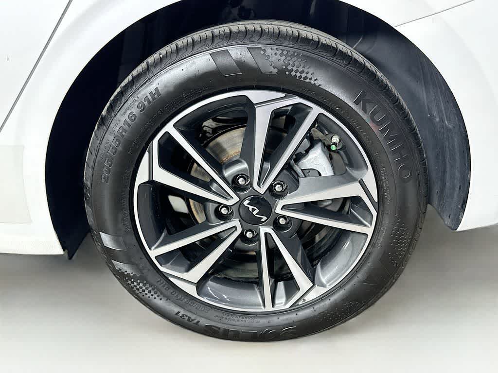Thumbnail: 2024 Kia Forte - 8