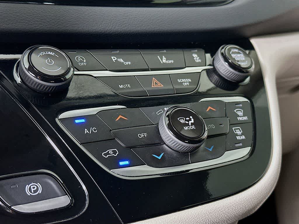 Thumbnail: 2024 Chrysler Pacifica - 18