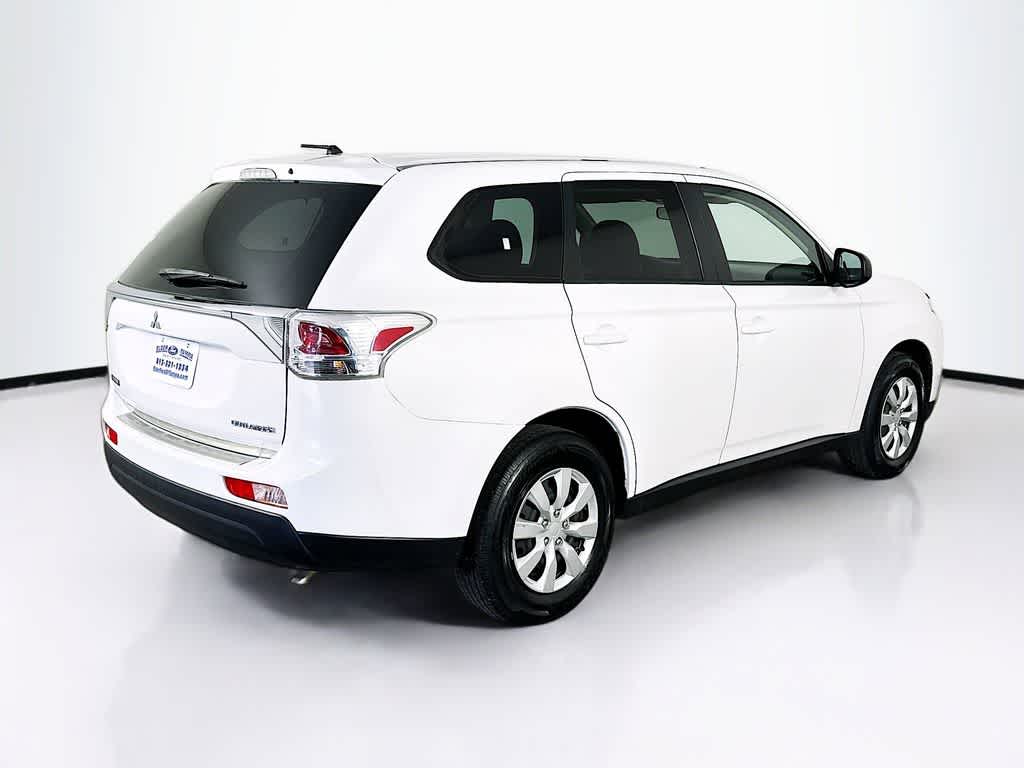 Thumbnail: 2014 Mitsubishi Outlander - 24