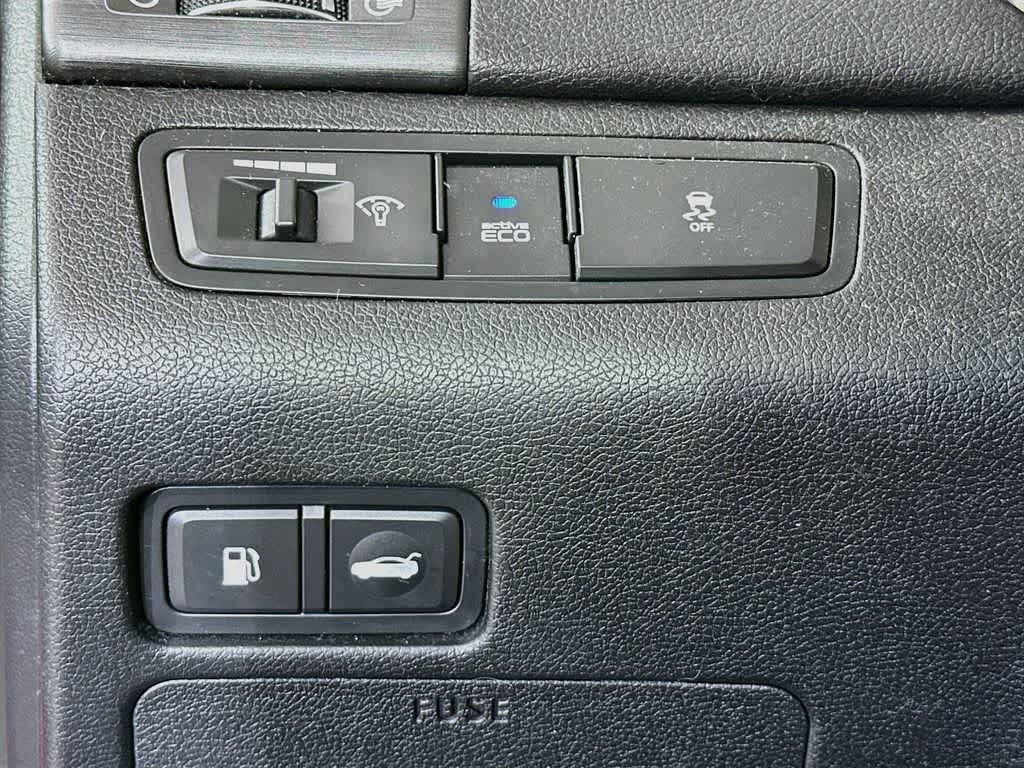 Thumbnail: 2011 Hyundai Sonata - 25
