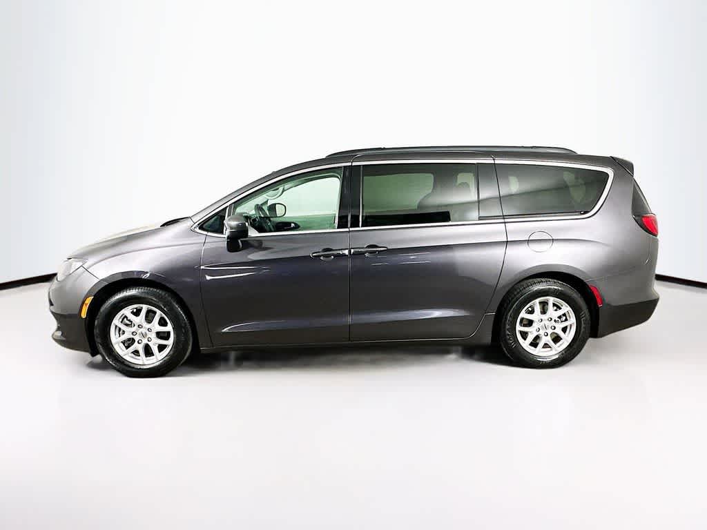 Thumbnail: 2021 Chrysler Voyager - 3