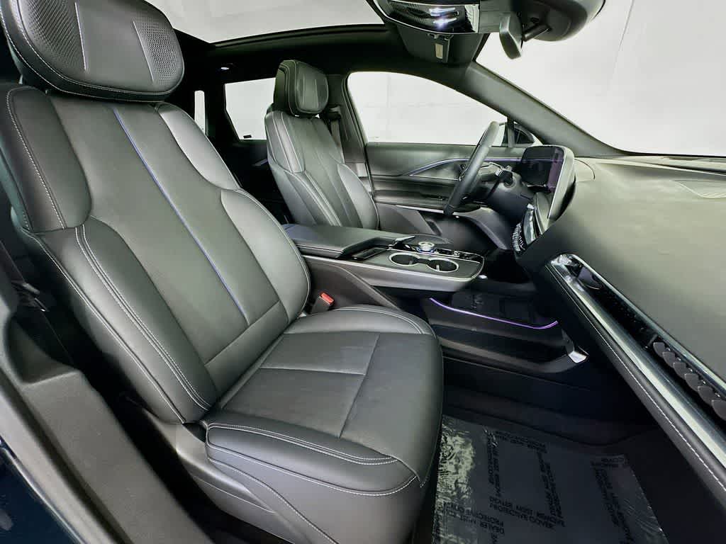 Thumbnail: 2024 Cadillac Lyriq - 15